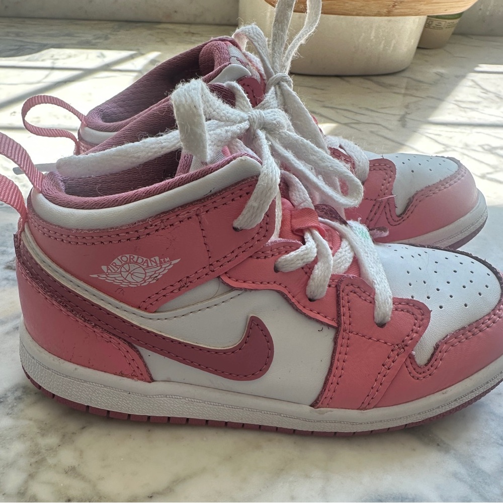 Nike Kids Sneakers in Pink and White